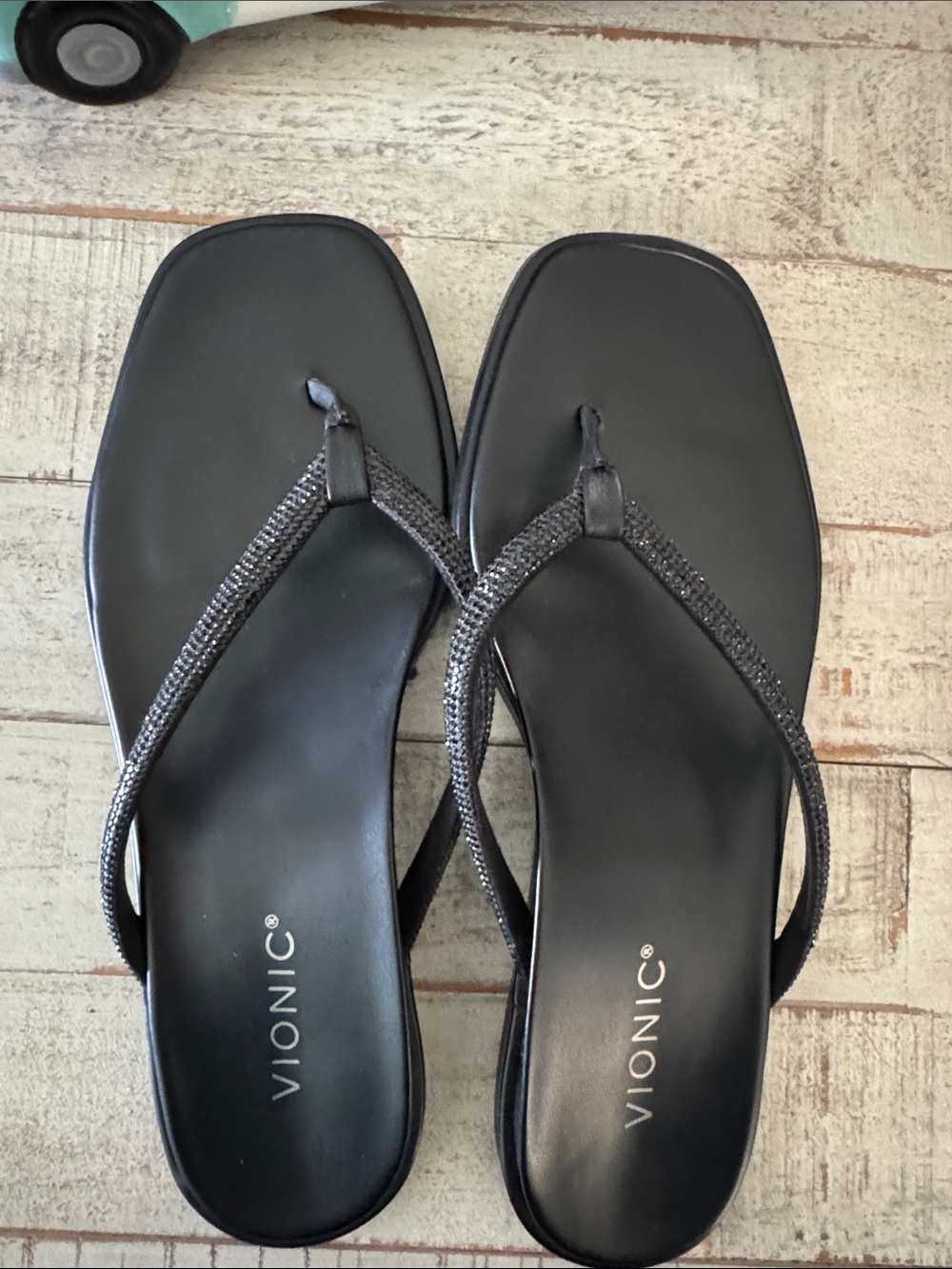 Vionic Black Sparkle Strap Toe-Post Sandals